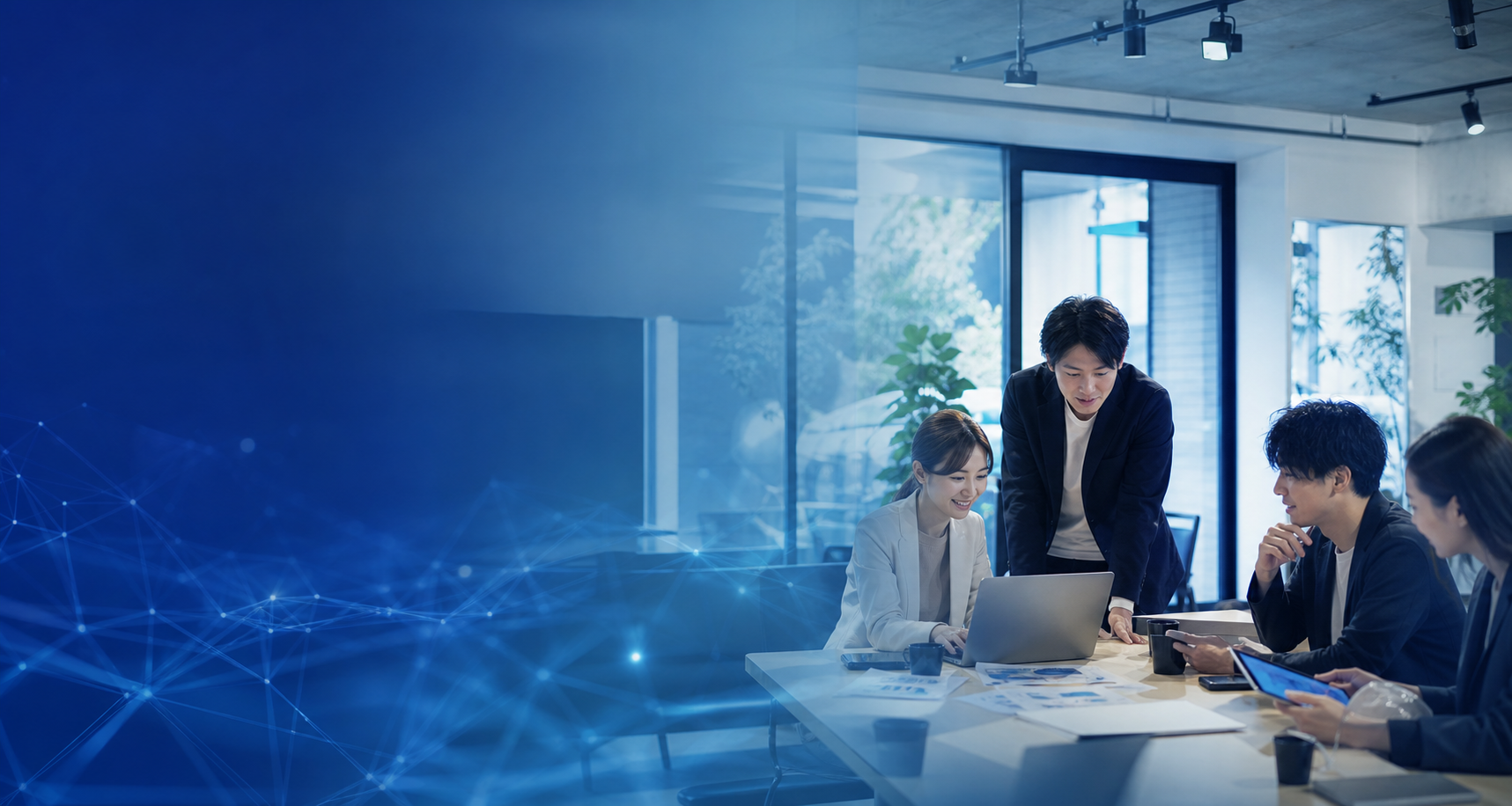 AIアプリ制作とWeb戦略を相談するチーム
